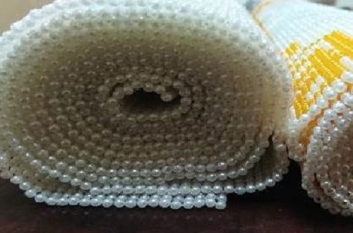 10月13日，純手工活代加工，手工外包發(fā)布平臺，手工之家負(fù)責(zé)提供的加工材料，齊全完備，圖為勵(lì)志珠珠繡串珠手工產(chǎn)品剪影