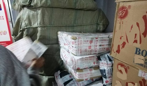 10月17日，代加工手工活，在家兼職手工活，越來越多人在手工之家做珠繡串珠手工掙錢，圖為勵志珠珠繡串珠成品倉庫剪影