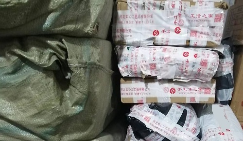 10月17日，代加工手工活，在家兼職手工活，越來越多人在手工之家做珠繡串珠手工掙錢，圖為勵志珠珠繡串珠成品倉庫剪影