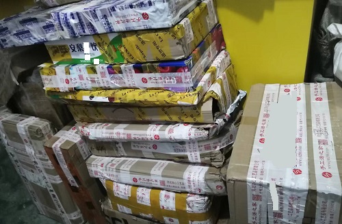 10月17日，代加工手工活，在家兼職手工活，越來越多人在手工之家做珠繡串珠手工掙錢，圖為勵志珠珠繡串珠成品倉庫剪影