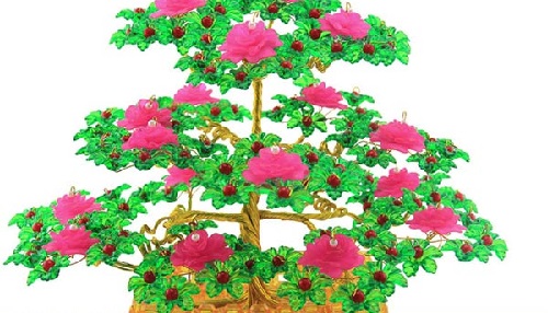 1月19日，純手工串珠項(xiàng)目，居家專兼職的好副業(yè)，靈活就業(yè)手工，手工之家堅(jiān)持對(duì)傳統(tǒng)手工文化的傳承和創(chuàng)新，圖為勵(lì)志珠珠繡串珠手工產(chǎn)品剪影