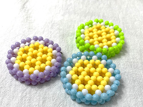 2月13日，在家做手工掙錢，靈活就業(yè)好手工項(xiàng)目，官方渠道了解，手工之家平臺(tái)優(yōu)勢(shì)讓人放心，圖為勵(lì)志珠珠繡串珠手工產(chǎn)品剪影