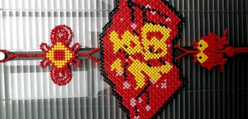 2月26日，靠譜的手工加工項(xiàng)目，在家做串珠手工掙錢(qián)，在手工之家，就知道了居家靈活就業(yè)的幸福，圖為勵(lì)志珠珠繡串珠手工產(chǎn)品剪影