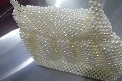 3月2日，拿回家做的手工副業(yè)，在家做手工掙錢，在手工之家做好手工項目需要注意的問題，圖為勵志珠珠繡串珠手工產(chǎn)品剪影