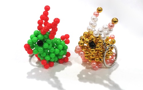 3月15日，拿回家做的手工副業(yè)，手工加工回收項(xiàng)目，在手工之家掙錢沒(méi)有季節(jié)性困擾，圖為勵(lì)志珠珠繡串珠手工產(chǎn)品剪影