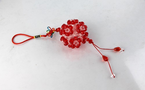 3月20日，穩(wěn)定可靠的手工副業(yè)，靈活就業(yè)做手工掙錢，在手工之家如何辦理合作，圖為勵志珠珠繡串珠手工產(chǎn)品剪影