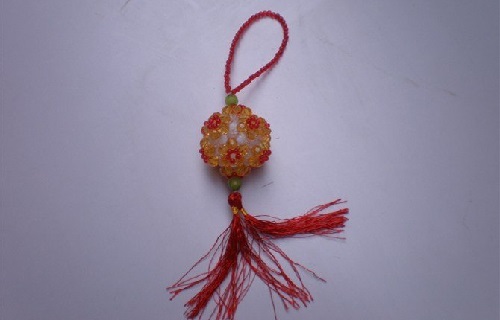 3月20日，穩(wěn)定可靠的手工副業(yè)，靈活就業(yè)做手工掙錢，在手工之家如何辦理合作，圖為勵志珠珠繡串珠手工產(chǎn)品剪影