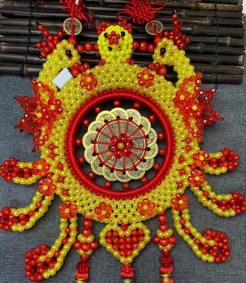 4月3日，手工加工回收項(xiàng)目，居家靈活就業(yè)創(chuàng)業(yè)好副業(yè)，手工之家的服務(wù)好是指哪些方面，圖為勵(lì)志珠珠繡串珠手工產(chǎn)品剪影