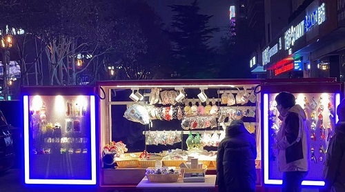 全球都有的地攤行業(yè)，是不可缺少的——— 記手工之家的移動潮品店為代表的地攤經(jīng)濟新發(fā)展