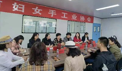 越了解、心越齊------記手工之家參加邯鄲市婦女手工業(yè)協(xié)會走近企業(yè)相關(guān)活動