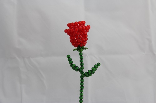 4月27日，在家里做什么可以掙錢(qián)又不用多投資，純手工項(xiàng)目受歡迎，手工之家的珠繡串珠項(xiàng)目好做在哪里，圖為勵(lì)志珠珠繡串珠手工產(chǎn)品剪影