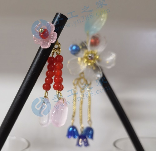5月14日，在家可以做的兼職工作，拿回家做的手工項(xiàng)目，手工之家加工+銷售的合作模式如何，圖為勵(lì)志珠珠繡串珠手工產(chǎn)品剪影