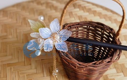 5月22日，家里干的手工活兼職，純手工加工項(xiàng)目，手工之家外發(fā)加工、成品銷售等都對外合作，圖為勵(lì)志珠珠繡串珠手工繡珠剪影