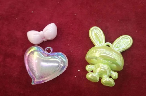 6月2日，在家里就能賺錢的工作，正規(guī)手工項(xiàng)目，靈活就業(yè)好選擇，手工之家手工事業(yè)發(fā)展離不開(kāi)銷售體系，圖為勵(lì)志珠珠繡串珠手工材料剪影