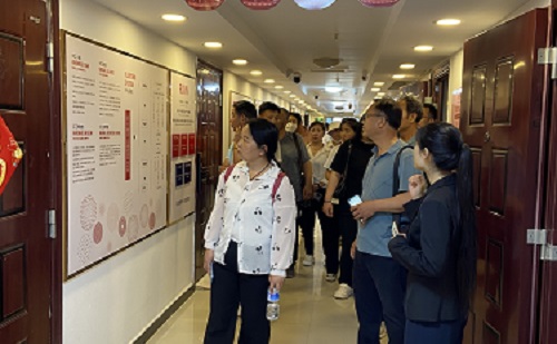 飾品加工廠+移動潮品店，讓大家一起做手工掙錢 ------ 記石家莊項目考察團(tuán)隊到手工之家考察合作