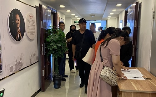 飾品加工廠+移動潮品店，讓大家一起做手工掙錢 ------ 記石家莊項目考察團(tuán)隊到手工之家考察合作