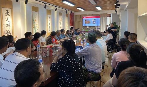飾品加工廠+移動潮品店，讓大家一起做手工掙錢 ------ 記石家莊項目考察團(tuán)隊到手工之家考察合作