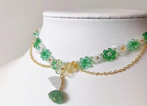 6月15日，手工活外發(fā)加工可靠嗎，靈活就業(yè)創(chuàng)業(yè)，飾品加工廠，在手工之家，為什么非常重視創(chuàng)新，圖為勵(lì)志珠珠繡串珠手工產(chǎn)品剪影
