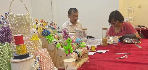 山東69歲崔大媽來手工之家考察學(xué)習(xí)合作，為什么做的比很多人都要強