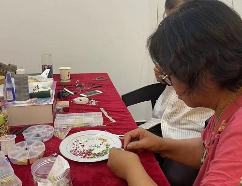 山東69歲崔大媽來手工之家考察學(xué)習(xí)合作，為什么做的比很多人都要強