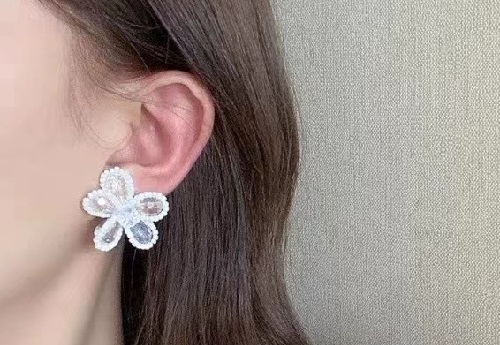 7月23日，手工活兼職招聘信息，開飾品加工廠，在家做手工副業(yè)靈活就業(yè)，在手工之家，這一方面沒有竅門，好好干才有好收獲，圖為串珠米珠繡手工產(chǎn)品剪影