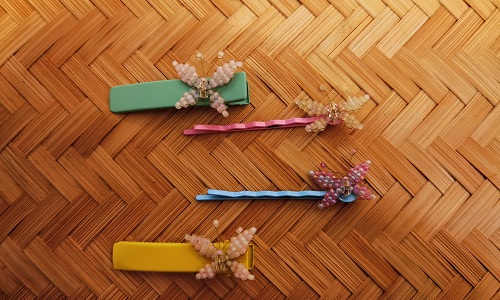 1月27日，附近有沒有兼職手工活，居家靈活就業(yè)的好副業(yè)，開飾品加工廠，手工之家長(zhǎng)久穩(wěn)定讓大家放心，圖為串珠純手工產(chǎn)品剪影