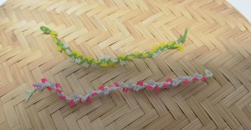2月18日，外發(fā)手工活正規(guī)平臺，手工靈活就業(yè)創(chuàng)業(yè)，開飾品加工廠，選擇手工之家，這里有發(fā)展前景，圖為串珠米珠繡手工產(chǎn)品剪影