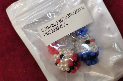 2月20日，手工兼職在家做，拿回家做的手工副業(yè)，開飾品加工廠，手工之家努力讓每一個(gè)合作人員都有好收入，圖為串珠米珠繡手工產(chǎn)品剪影