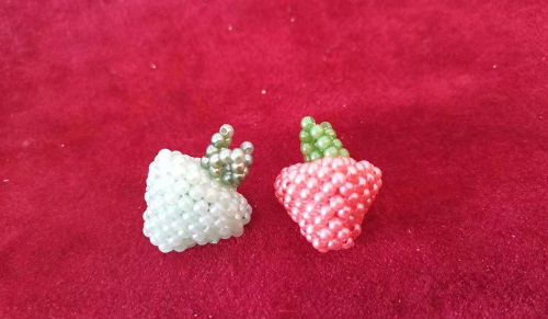 3月17日，手工活兼職招聘信息，手工活接單平臺，靈活就業(yè)好副業(yè)，開飾品加工廠，在手工之家，加工銷售如何做更好？圖為串珠米珠繡手工產(chǎn)品剪影