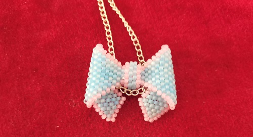 5月30日，手工活兼職可帶回家，開手工飾品加工廠，手工活接單平臺，在手工之家，合作不同收入不同，圖為串珠米珠繡純手工產(chǎn)品剪影