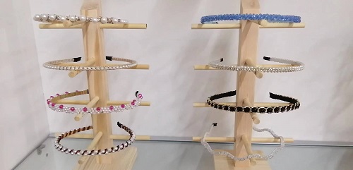 7月9日，手工活拿回家做在哪里找，外發(fā)加工接單平臺(tái)，在家做手工，開手工加工廠，在手工之家，創(chuàng)新不僅全面而且始終堅(jiān)持，圖為串珠米珠繡純手工產(chǎn)品剪影