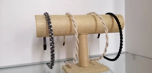 7月9日，手工活拿回家做在哪里找，外發(fā)加工接單平臺(tái)，在家做手工，開手工加工廠，在手工之家，創(chuàng)新不僅全面而且始終堅(jiān)持，圖為串珠米珠繡純手工產(chǎn)品剪影