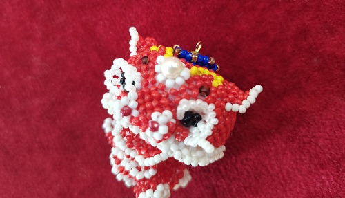 7月25日，在家可以做的工作，拿回家做的手工項(xiàng)目，做手工傳承官，與手工之家合作，因?yàn)榭春眠@里、相信這里，圖為串珠米珠繡純手工產(chǎn)品剪影