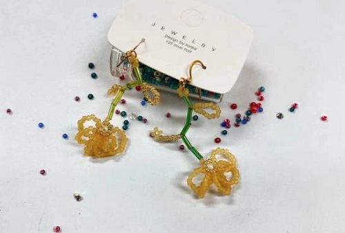 8月29日，手工活兼職招聘信息，在家做串珠手工項目掙錢，做手工傳承官，在手工之家，要多掙錢，每一種合作都需要認(rèn)真對待，圖為串珠米珠繡純手工產(chǎn)品剪影