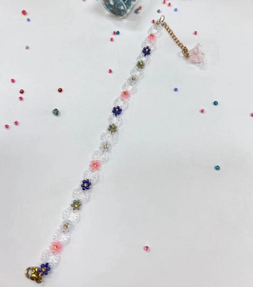 9月5日，手工活從哪里找廠家，想接正規(guī)廠家的手工項目，做手工傳承官，與手工之家合作，找到這里的方式有很多種，圖為串珠米珠繡純手工產(chǎn)品剪影