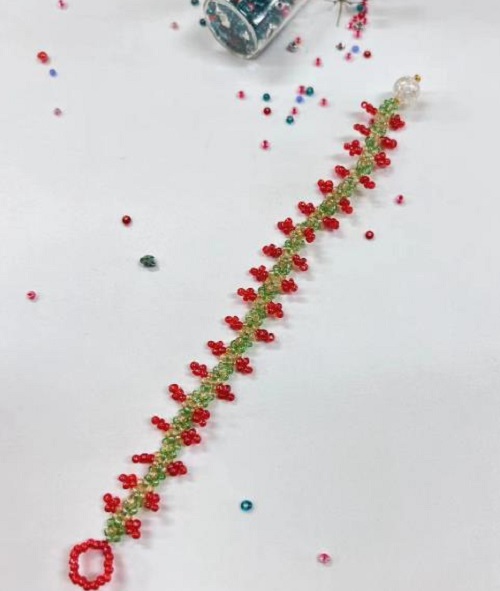 9月6日，附近有沒(méi)有兼職手工活，居家靈活就業(yè)的好副業(yè)，做手工傳承官，與手工之家，合作制度和服務(wù)讓人放心，圖為串珠米珠繡純手工產(chǎn)品剪影