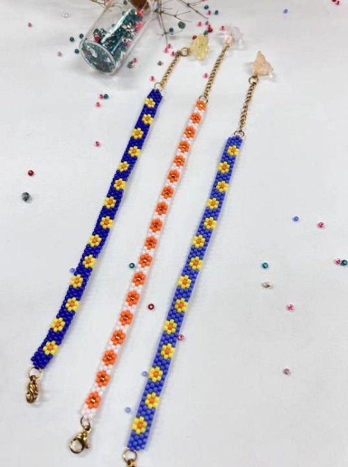 10月6日，手工兼職創(chuàng)業(yè)在家做是真的，微創(chuàng)業(yè)做手工傳承官，在家做的好手工，信任來自了解，手工之家與大家一起努力發(fā)展，圖為串珠米珠繡純手工產(chǎn)品剪影