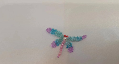 10月17日，可在家做的兼職手工活, 想接正規(guī)廠家的手工創(chuàng)業(yè)項目，輕資產創(chuàng)業(yè)做手工傳承官，與手工之家合作，這里的產品是事業(yè)的根本，圖為串珠米珠繡純手工產品剪影