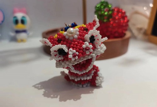 10月19日，在家就能賺錢的工作，小成本創(chuàng)業(yè)做手工傳承官，正規(guī)手工活外發(fā)加工網(wǎng)副業(yè)創(chuàng)業(yè)，了解清楚，大家與手工之家有更好的合作，圖為串珠米珠繡純手工產(chǎn)品剪影