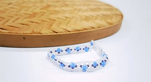 1月2日，手工活外發(fā)加工正規(guī)的廠家，微創(chuàng)業(yè)做手工傳承官，靈活自由在家手工創(chuàng)業(yè)，手工之家讓大家合作之前了解清楚，做起來(lái)更有信心，圖為串珠米珠繡純手工產(chǎn)品剪影