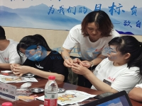 春暖花開的時(shí)節(jié)，適合大家早起做珠繡加工手工活