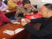勵(lì)志珠珠繡加工手工活有明確驗(yàn)收標(biāo)準(zhǔn)與專人指導(dǎo)，新手順利賺取加工費(fèi)