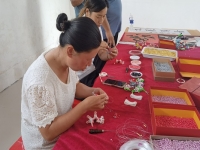珠繡手工落地生根，讓農民能多一份收入--- --- 記手工之家郝總受邀到邯鄲某地手工培訓室指導工作