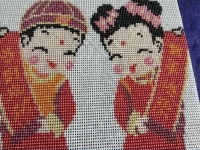 8月3日，純手工活代加工，農(nóng)村手工活加工項(xiàng)目，做手工之家的外發(fā)手工活是一件幸福的事，圖為勵志珠珠繡串珠手工產(chǎn)品剪影