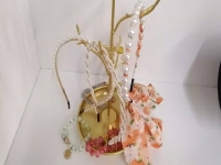 10月16日，農(nóng)村手工活加工項(xiàng)目，可靠的手工活外發(fā)，與手工之家合作，放心居家掙錢(qián)，圖為勵(lì)志珠珠繡串珠手工產(chǎn)品剪影