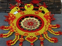 4月3日，手工加工回收項(xiàng)目，居家靈活就業(yè)創(chuàng)業(yè)好副業(yè)，手工之家的服務(wù)好是指哪些方面，圖為勵(lì)志珠珠繡串珠手工產(chǎn)品剪影