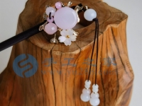 5月25日，在家做的手工活正規(guī)平臺 拿回家做的手工項目，手工之家的成品銷售為手工事業(yè)保駕護航，圖為勵志珠珠繡串珠手工產品剪影