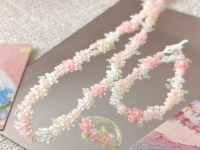 7月11日，外發(fā)手工活正規(guī)平臺，手工靈活就業(yè)創(chuàng)業(yè)，開飾品加工廠，在手工之家,選擇了就要信任和認真，圖為串珠米珠繡手工產(chǎn)品剪影