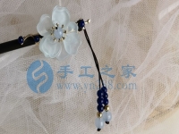 10月8日，手工活接單平臺，靈活就業(yè)的手工，開飾品加工廠，選擇手工之家的人越來越多，都做什么掙錢，圖為串珠米珠繡手工產(chǎn)品剪影