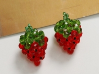 1月1日，新年新開始，手工活外發(fā)一手貨源，在家做手工掙錢，靈活就業(yè)創(chuàng)業(yè)開飾品加工廠，在手工之家，加工和銷售都能掙錢，圖為飾品類串珠純手工產(chǎn)品剪影